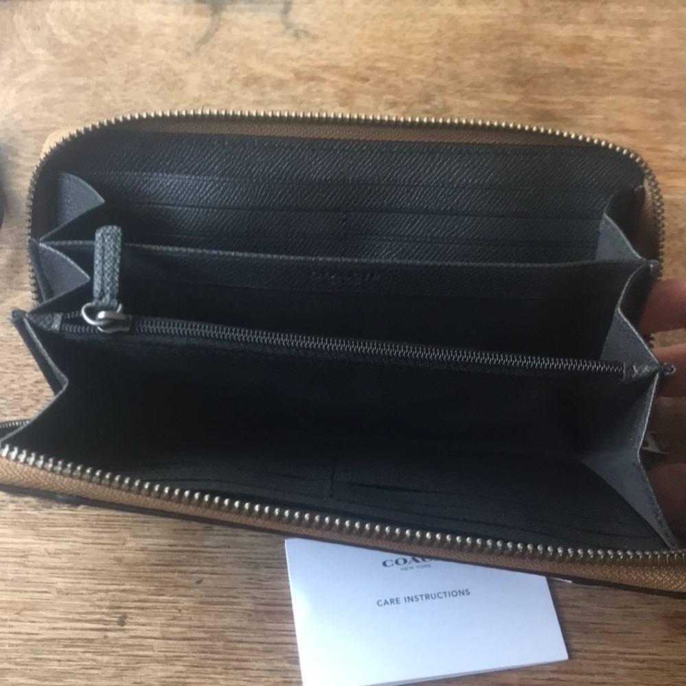 Coach Wallet - Picture 2 of 4